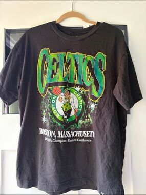 Boston Celtics Black Graphic Tee - Vintage Style